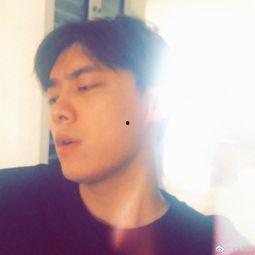 帅哥男明星自拍,帅气男明星的自拍风采