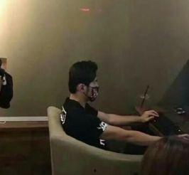 周杰伦爆料打游戏视频在线观看,带你领略电竞巨星风采