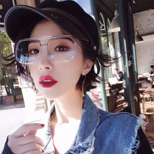 戴眼镜老人抖音网红,揭秘网红背后的故事