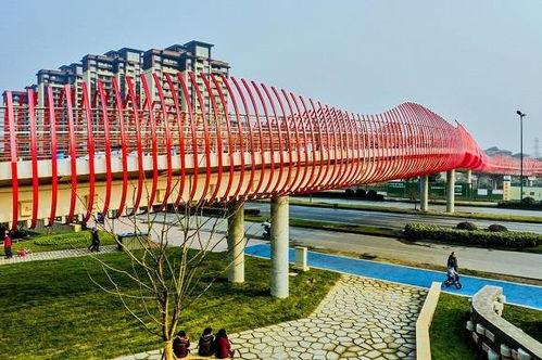 网红天桥打卡地,潮流新地标，瞬间成为城市新宠