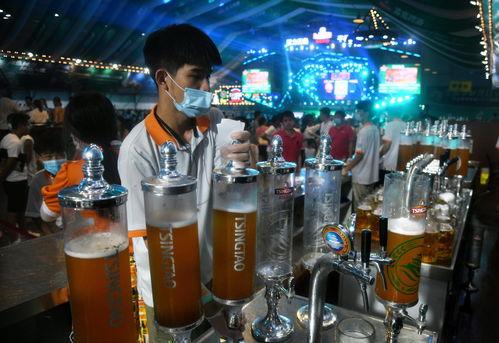 青岛啤酒城网红地摊烧烤,夜宵天堂的烟火气息