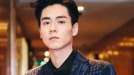 娱乐新闻全民吃瓜,娱乐新闻下的全民狂欢